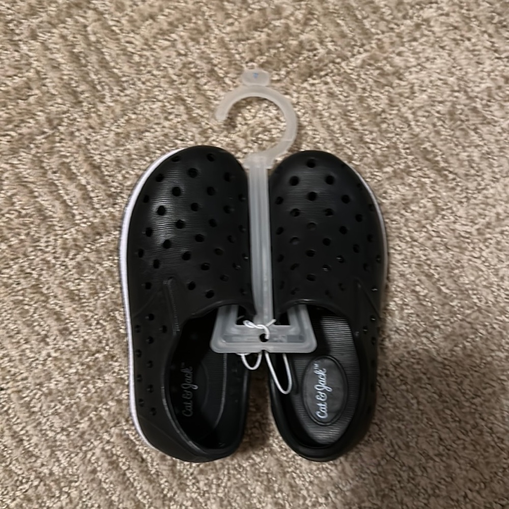 Cat & Jack water shoes